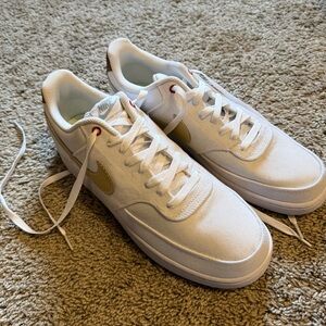 Nike White and Gold Canvas Men’s Sneakers
